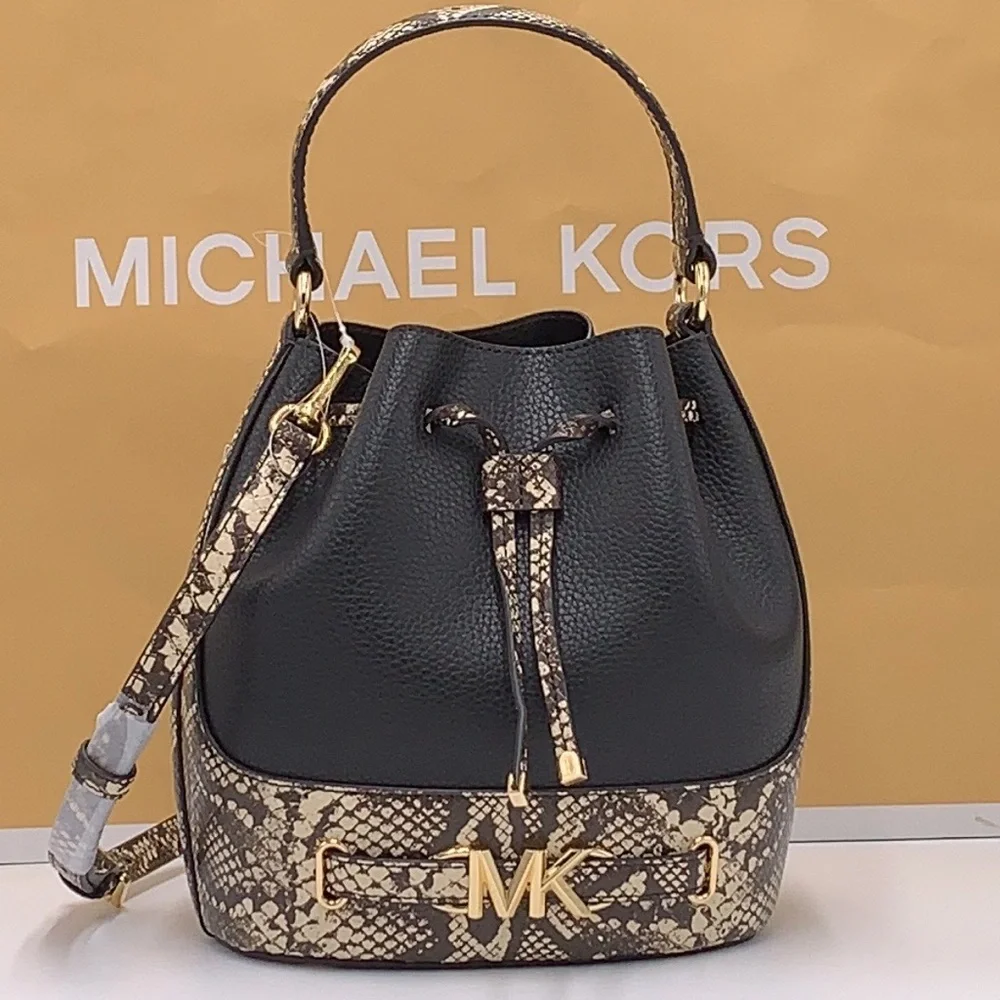 MICHAEL KORS  Reed Md Pebbled Leather Belted Bucket Messenger Satchel Crossbody